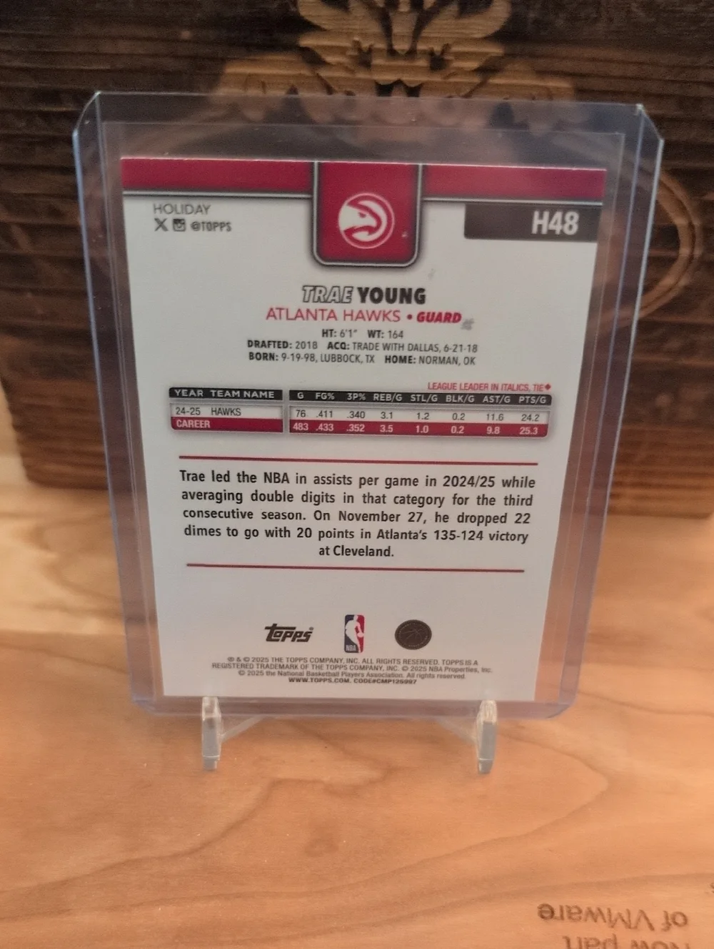 2025-26 Topps Holiday Trae Young Blue Glitter SP Hawks Wizards - Picture 2 of 2